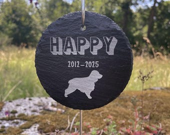 Plaque souvenir pour chien en ardoise naturelle, entièrement personnalisable avec la silhouette de la race.
