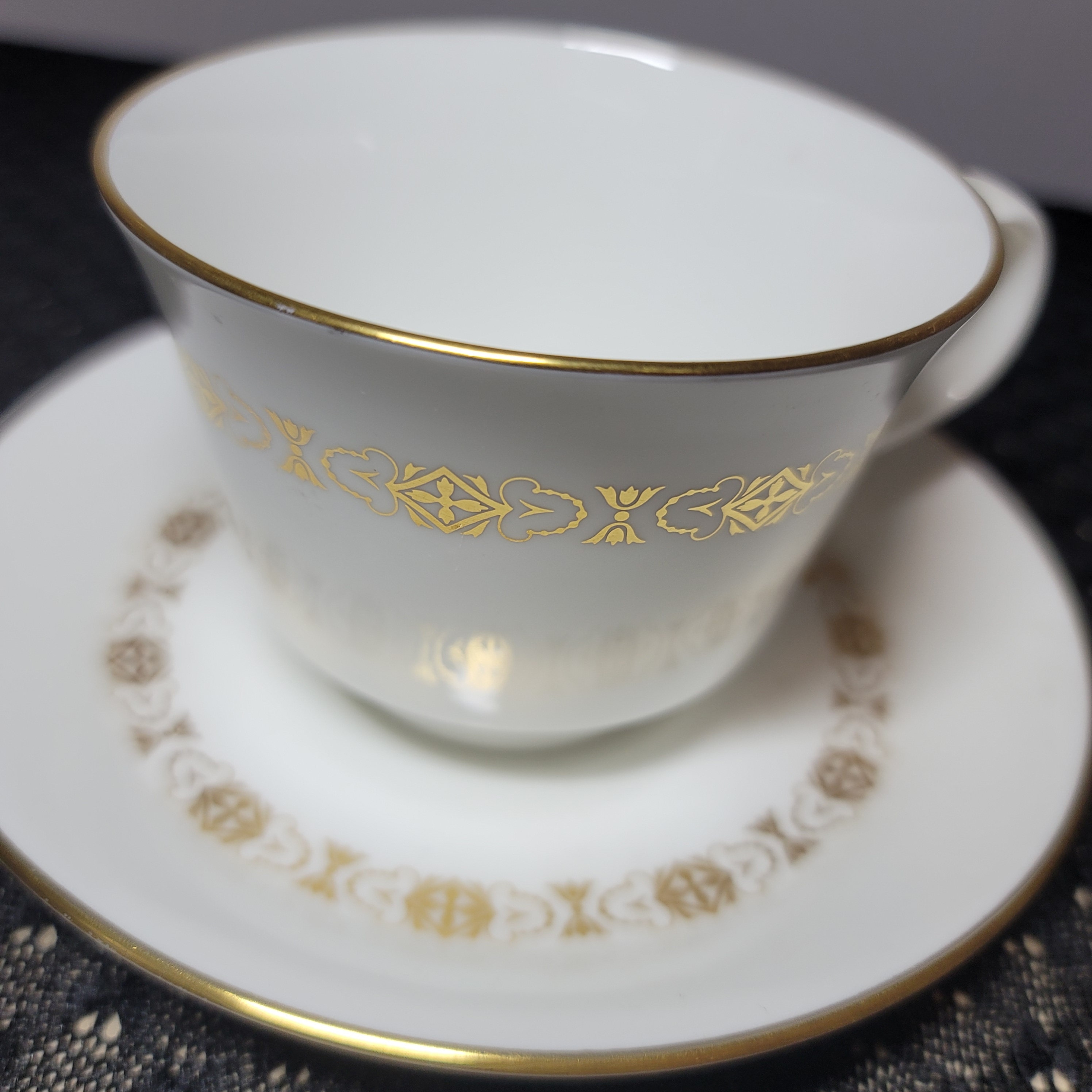 Vintage 1970's Minton Golden Diadem H5270 Pattern Tea Cups & Saucers Look in VGC 