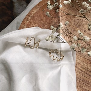 abstract wavy gold wire ring set