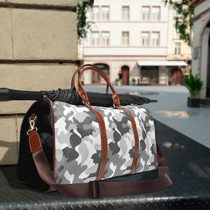 Elegante bolso de mano de cuero vegano de camuflaje blanco, regalo para entusiastas del aire libre, regalo para pescadores, regalo para cazadores, regalo para militares, bolso de viaje de camuflaje