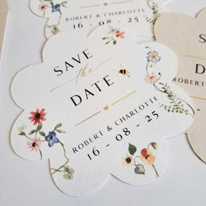FLEUR DES SAUVAGES - Cartes en forme de fleur « Save the Date » dorisées à chaud - en relief - de luxe - déjouées - prédécoupées - fleurs des prés