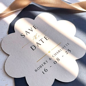 TRUE LOVE - Cartes Save the Date en forme de fleur, dorures à chaud - en relief - de luxe - déjouées - découpées