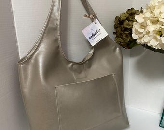 Bolso bandolera holgado de piel sintética color champán