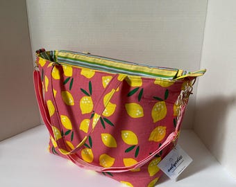 Bolso tote de pana con estampado de limones rosas y cremallera