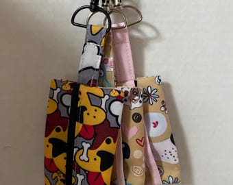 Soporte para bolsas de desechos de perro hecho a mano con clip