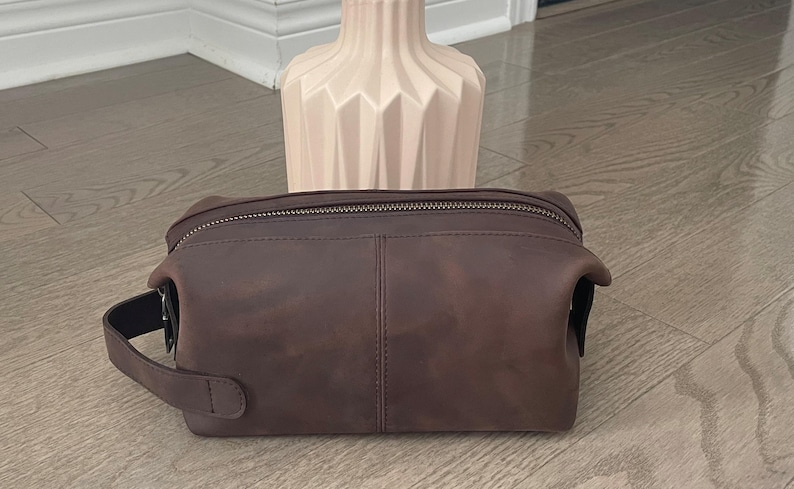 Personalized Leather Toiletry Bag, Full Grain Dopp Kit, Custom Engraved Travel Bag, Gift For Groomsmen, Anniversary, Graduation bild 18