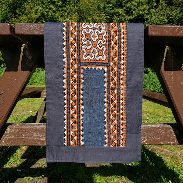 Table Runner Tuan, couverture d'armoire, chemin de lit, motif de broderie unique de la tribu Hmong au Vietnam, meilleur choix pour un dîner romantique