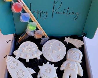 Out of Space Painting Kit: Astronaut Birthday Party Favors