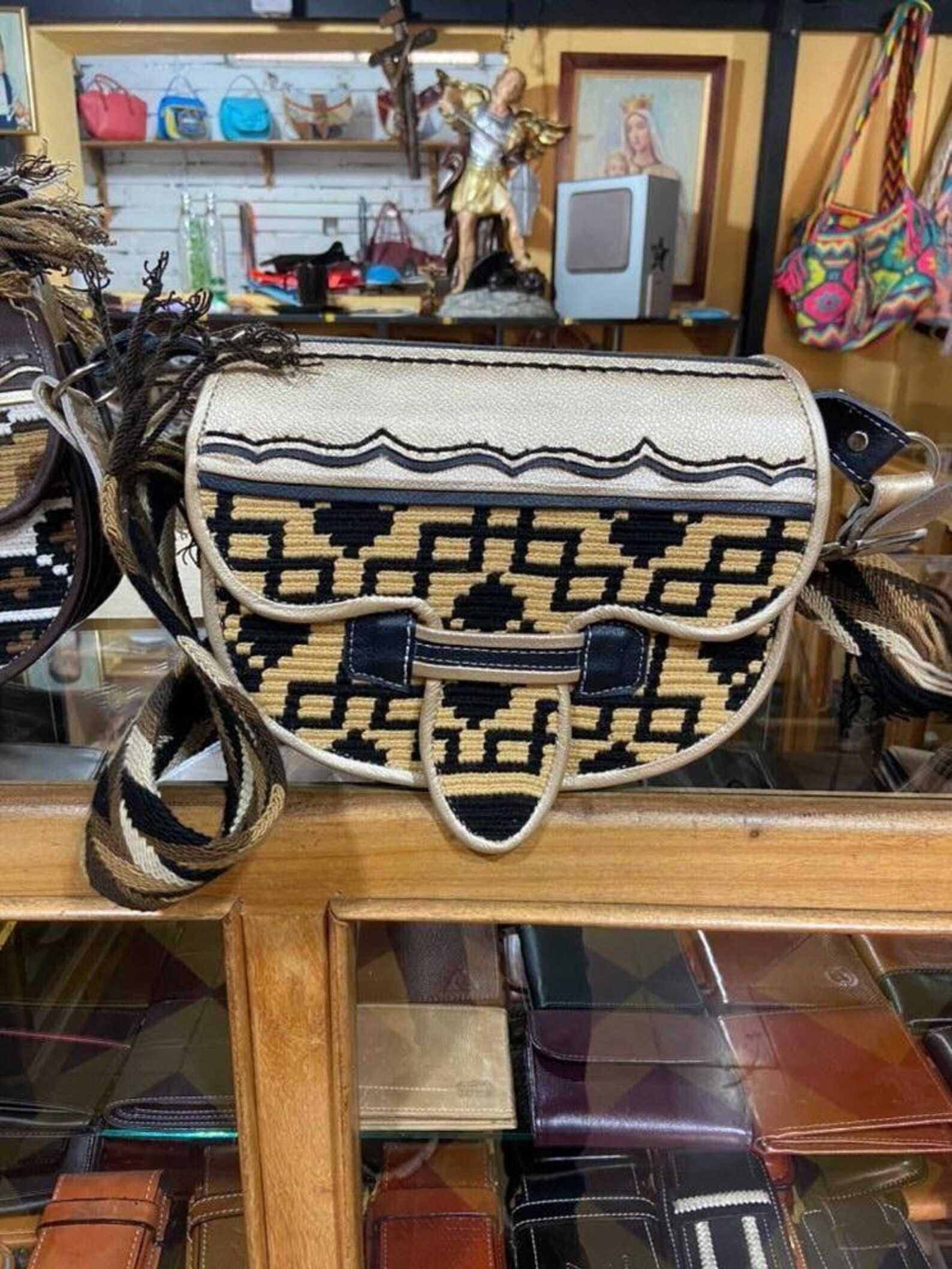 Carriel bag in natural leather hand-woven wayoo Bolso carriel | Etsy