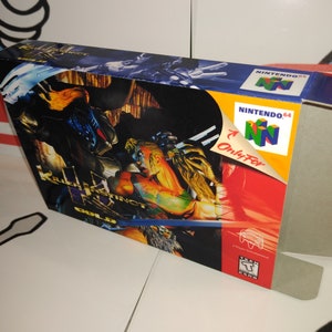 Op de afbeelding: Een Nintendo 64-gamecartridge-doos voor Killer Instinct Gold. De doos is rood, geel en blauw met een afbeelding van twee vechtende personages. De tekst "Killer Instinct Gold" staat op de doos gedrukt.