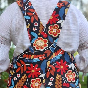 Meadow Cross Back Slip-On Apron.