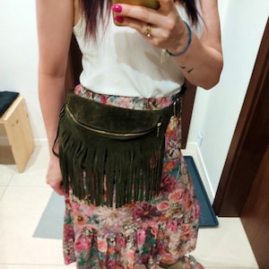 Gürteltasche mit Fransen, Boho-Leder-Hüfttasche, Leder-Taillentasche, Leder-Gürteltasche, moosgrüne Wildleder-Hüfttasche, Geschenk für sie, Hüfttasche mit Quasten.