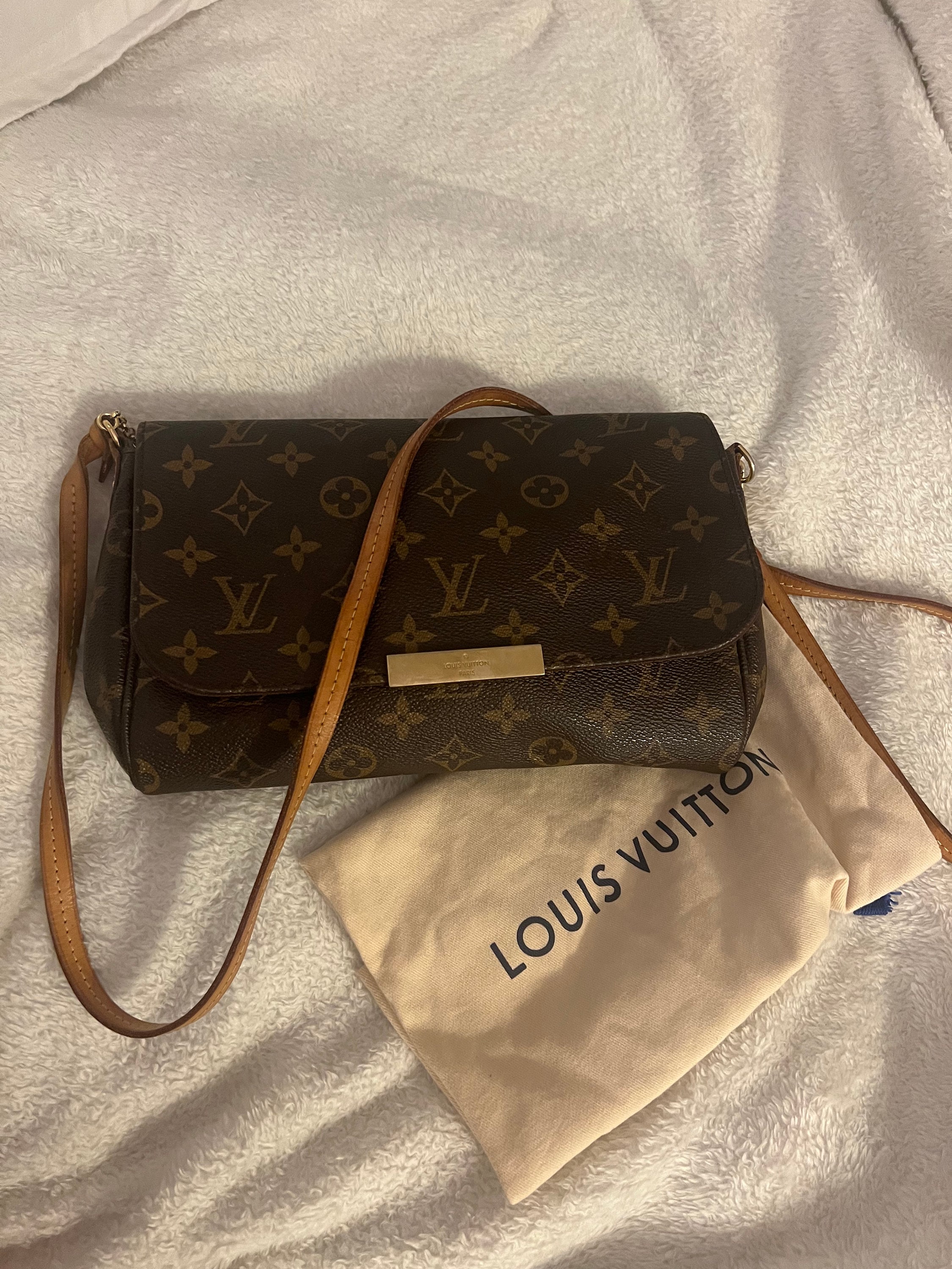 Price Drop! Louis Vuitton Automne - Hiver 2008 with code, Women's Fashion,  Bags & Wallets, Purses & Pouches on Carousell