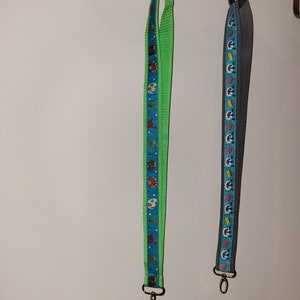 langes Schlüsselband / Ausweißband mit Karabiner zum Umhängen