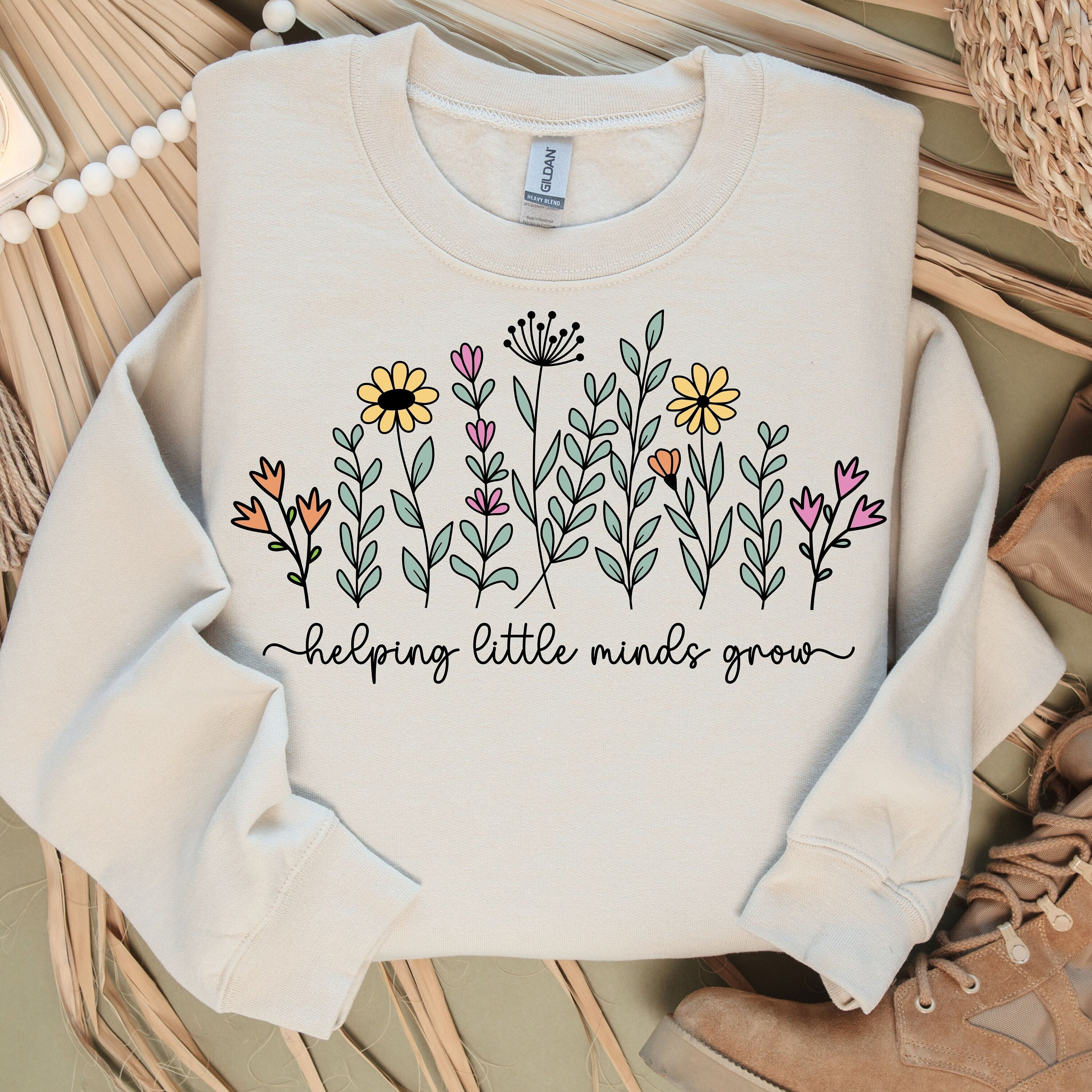 Enseignant des fleurs sauvages PNG, aider les petits esprits à grandir PNG, enseignant Boho Flowers PNG, appréciation de l'enseignant, sublimation de l'enseignant, enseignant PNG.
