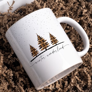 Modello di tazza fai da te, Paese delle meraviglie invernale, Pino PNG trasparente - Modello di leopardo di pino - 11oz e 15oz - Download immediato
