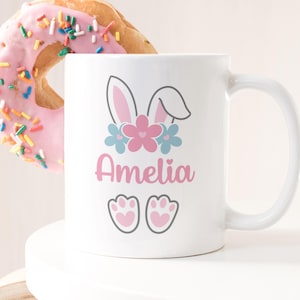 Tazza personalizzata con coniglietto pasquale digitale, tazza con orecchie da coniglio floreali in formato PNG, tazza con stampa a sublimazione di buona Pasqua, tazza con stampa a trasferimento termico con coniglietto e cornice con nome.