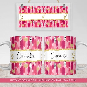 Puede incluir: Dos tazas de sublimación con un diseño abstracto rosa y dorado. Las tazas tienen una franja de purpurina dorada con el nombre "Camila" en letras doradas. Las tazas son de 11 oz y 15 oz.