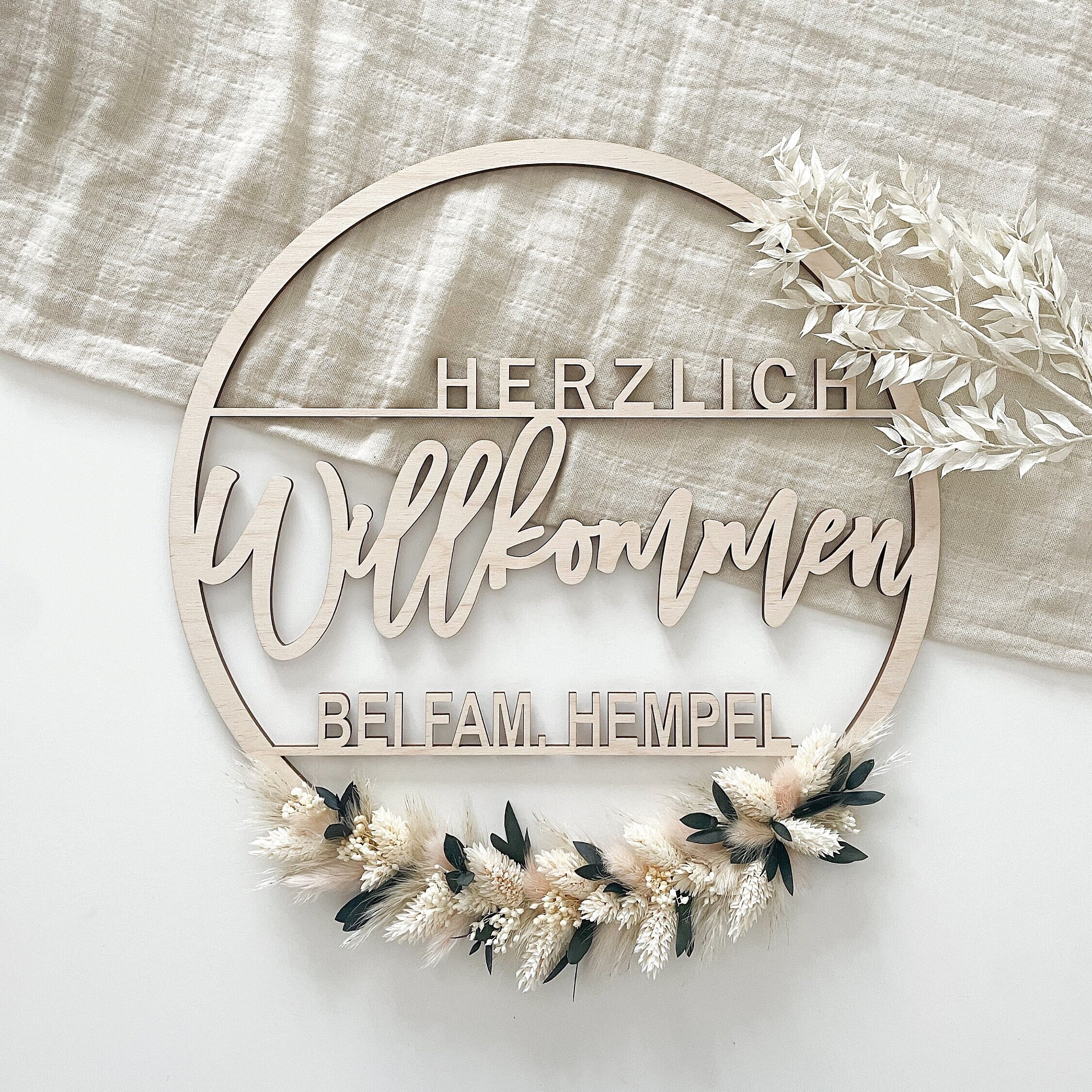 Personalisierter Türkranz mit Familienname, Türschild mit Trockenblumen