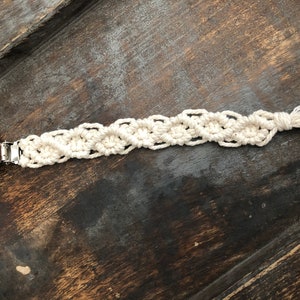 Single S Pattern Macrame Pacifier Clip