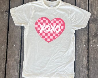 Koszulka dla małych dzieci XOXO z walentynkowym serduszkiem w kratkę, beżowa koszulka dla dziewczynek w stylu retro