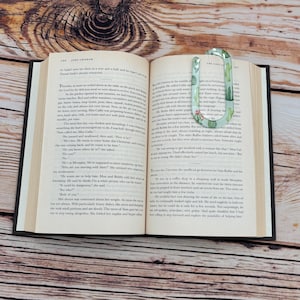 Green Cactus Jumbo Acrylic Paperclip Bookmark, Western Bookmark, Cute Bookmark, Jumbo Paperclip, Gift for Reader, Succulent, Cacti Bookmark
