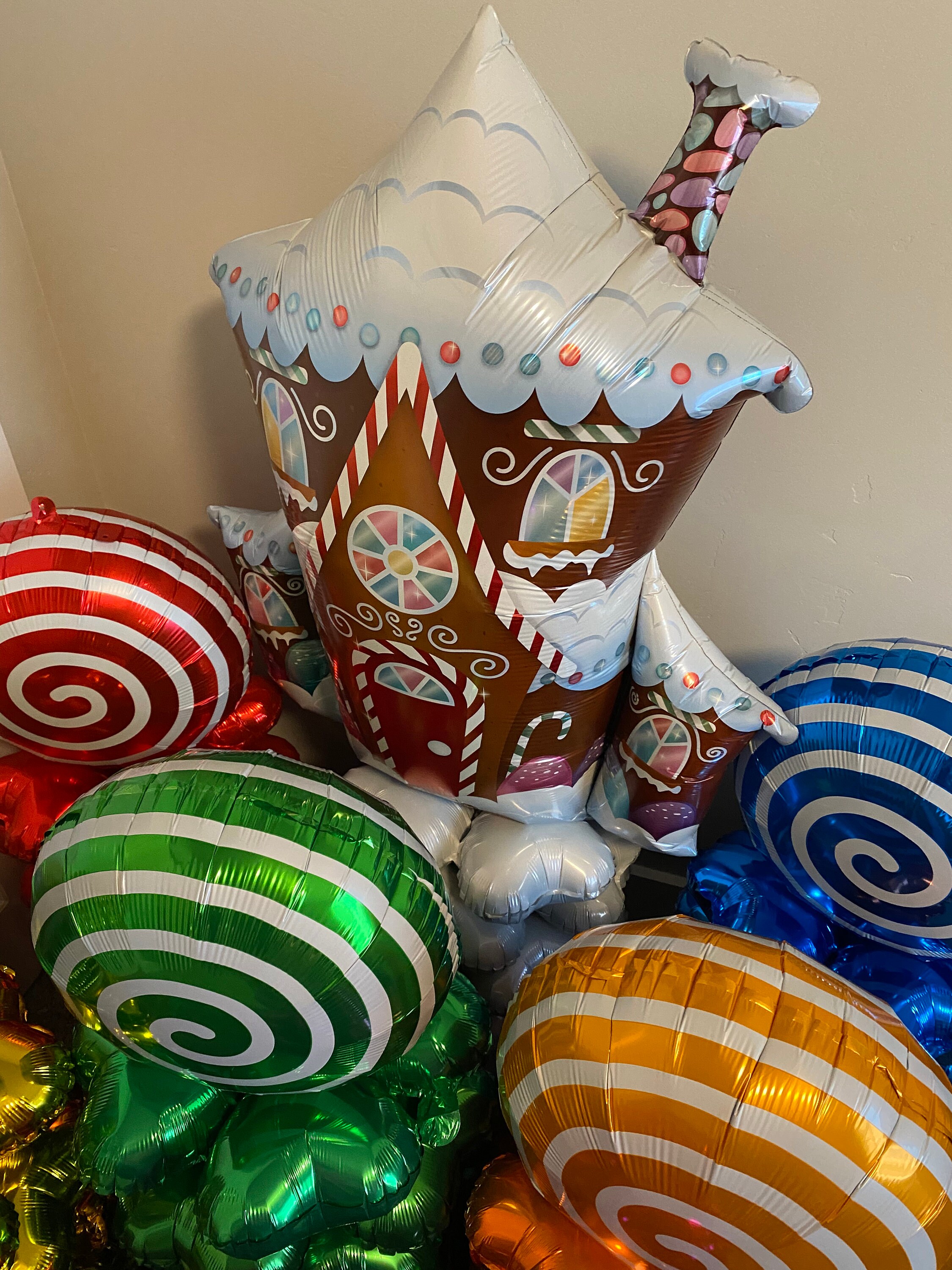 Candyland balloon bunches kit by MindisBalloons