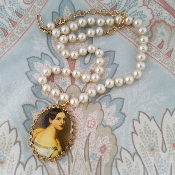 Victorian Style VINTAGE CAMEO and  Hand Knotted G… - image 3