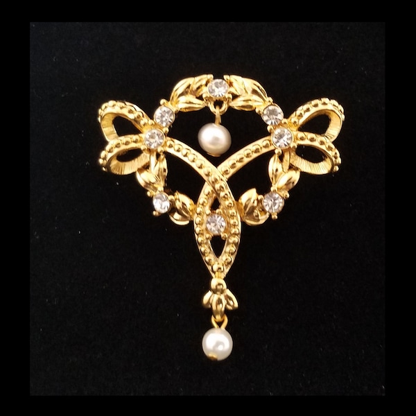 Vintage MONET PIN Brooch Rhinestones Faux Pearl NOS New Old Stock