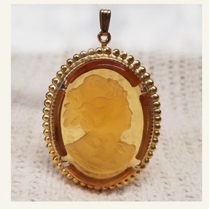 VINTAGE GLASS CAMEO set in Victorian Style Vintage Pendant Settings