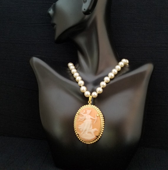 Victorian Style VINTAGE CAMEO and  Hand Knotted G… - image 1