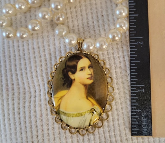 Victorian Style VINTAGE CAMEO and  Hand Knotted G… - image 9