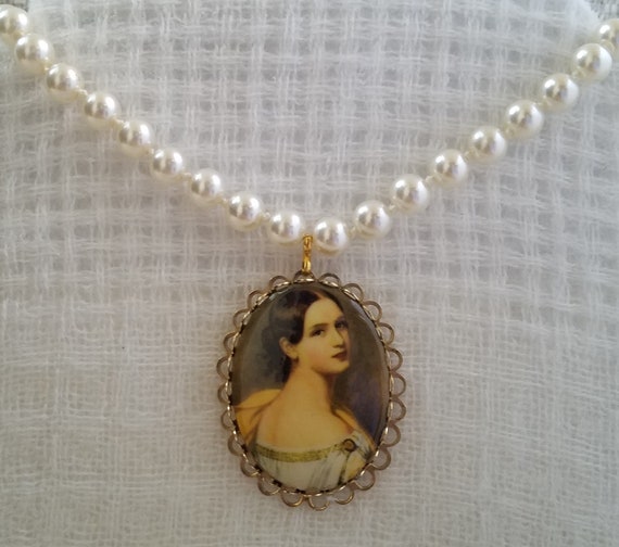 Victorian Style VINTAGE CAMEO and  Hand Knotted G… - image 7