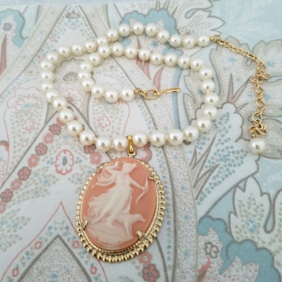 Victorian Style VINTAGE CAMEO and  Hand Knotted G… - image 2