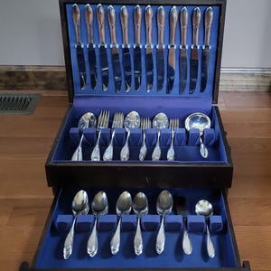 Komplettes Service für 16 PICKWICK Wm ROGERS Vintage Silberplatte Besteck Set im Koffer International Silver