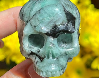 1.8" AAA Colombian Emerald Gemstone Skull, Crystal Skull, Emerald Skull, Carved Skull, Crystal Healing, Feng Shui, Crystal Decor