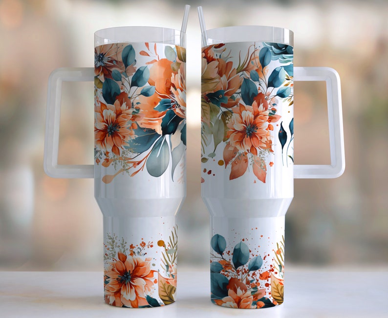 Peut inclure: Gobelet blanc avec un motif floral compos&eacute; de fleurs et de feuilles aquarelles orange, sarcelle et vertes. Le gobelet a une poign&eacute;e transparente et un couvercle transparent avec une paille.