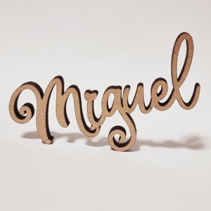 Marcasitios Madera Nombres Personalizados para Bodas Comuniones Bautizos Eventos Grosor 5mm, OPCION DE IMAN FUENTE MIGUEL