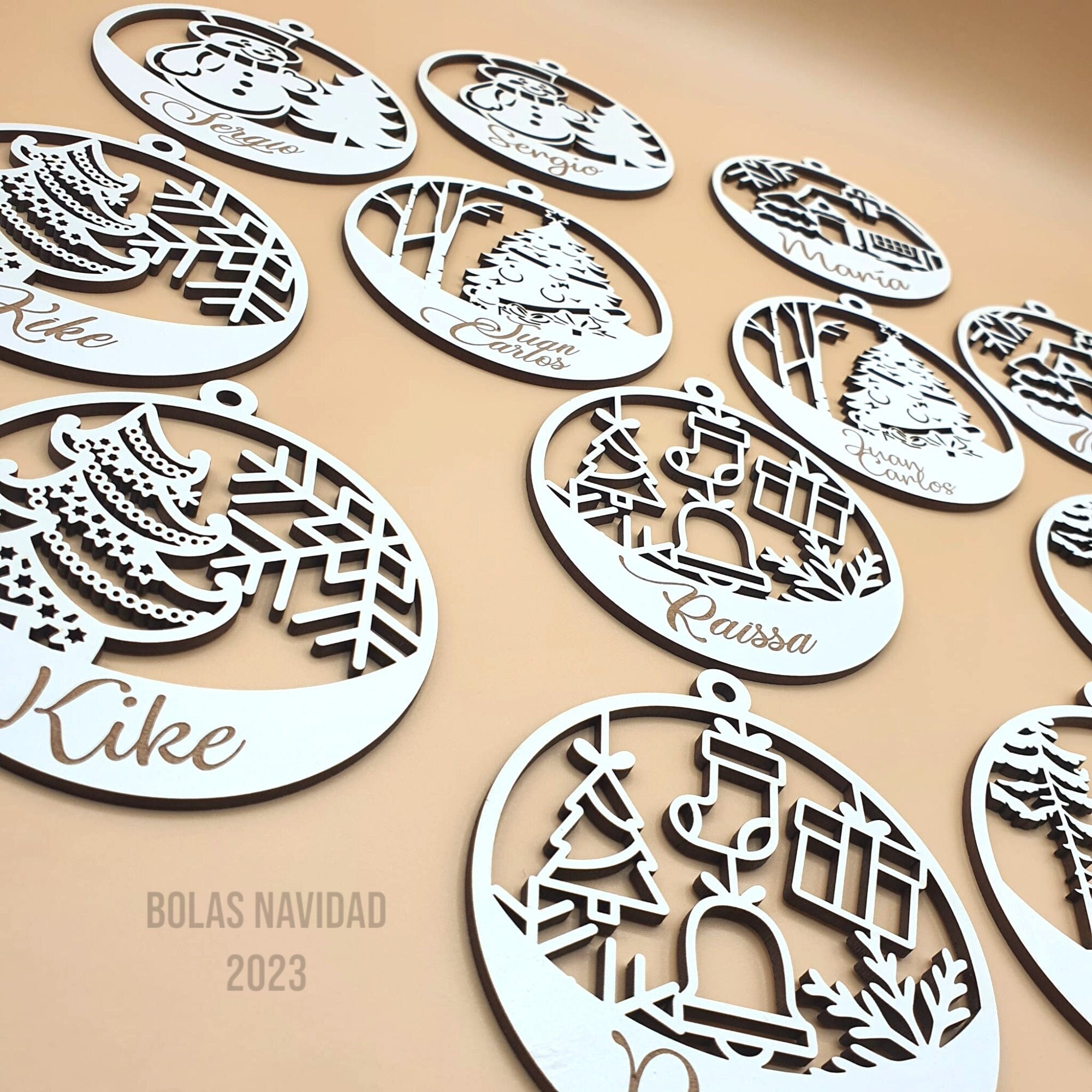 Bolas Navidad Personalizadas en madera con NOMBRE GRABADO para colgar en arbol de navidad