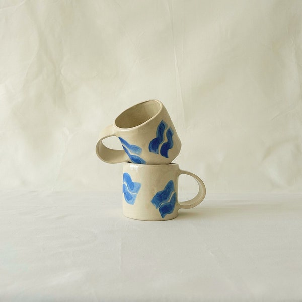 Tasse en céramique, Motif abstrait bleu, Petite tasse espresso en grès, Vaisselle de table fait main décorée, Poterie tasse à café