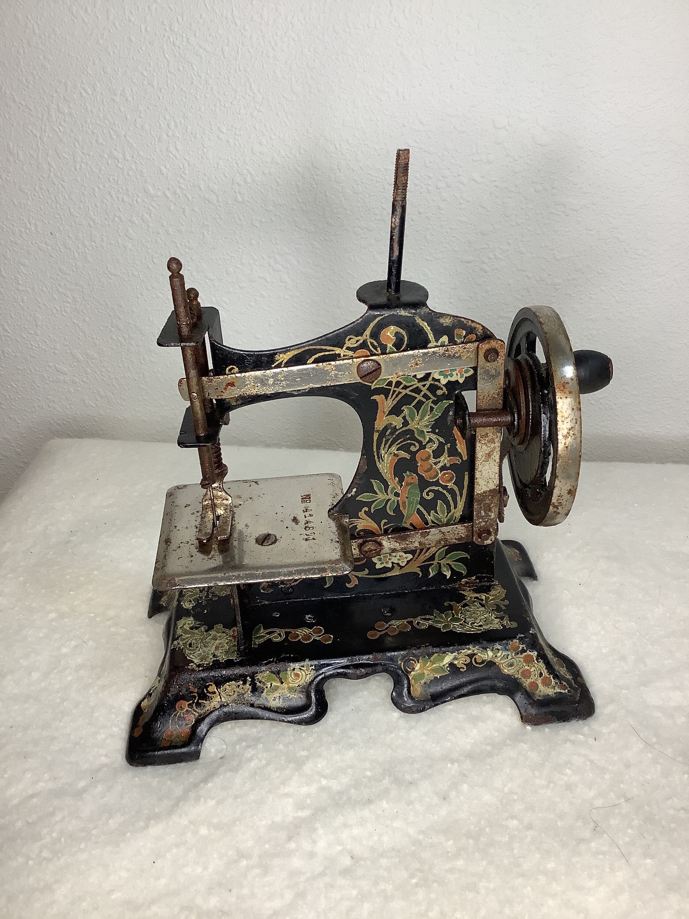 Vtg Zig Zag Sew-ette Mini Portable Sewing Machine 