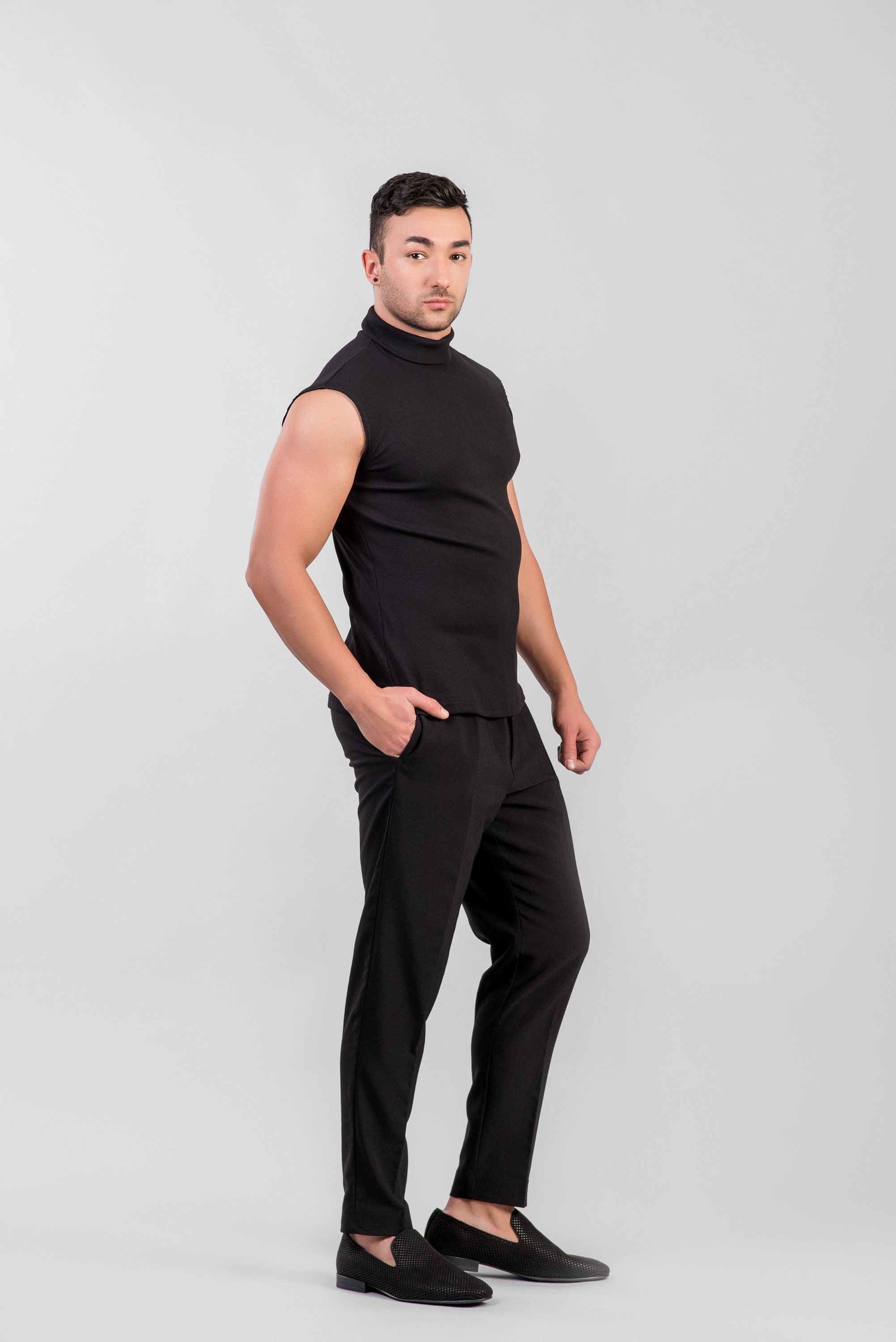 Sleeveless turtleneck top Men s raw hem detailed tank top Minimalist ribbed turtleneck in Black