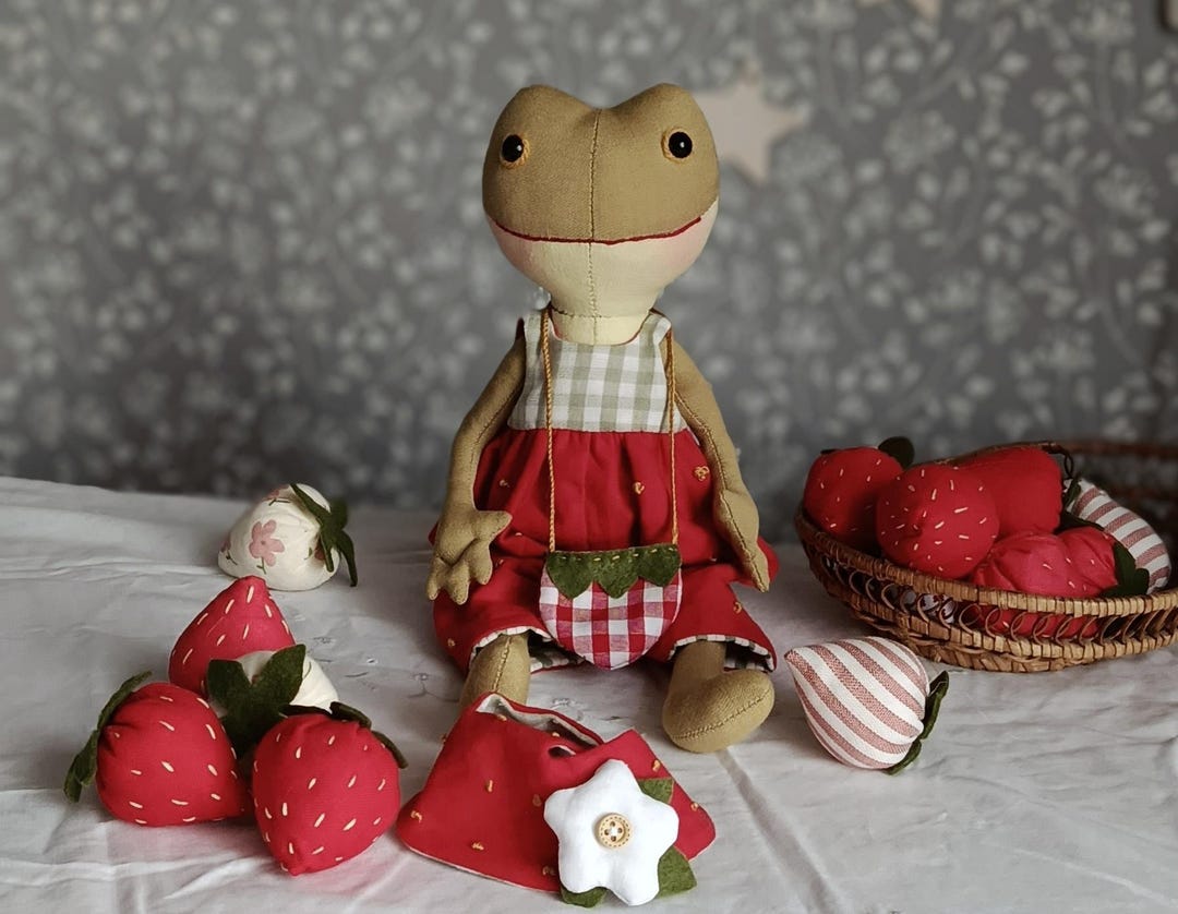 DIY Summer Frog Sewing Pattern - Pdf+tutorial. Strawberry Decor ...