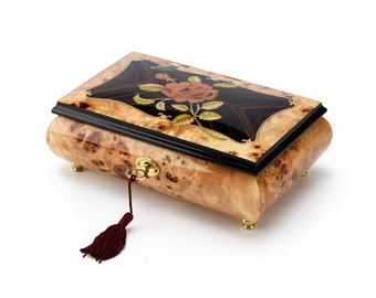 Caja de música con incrustaciones de palisandro: 23 notas, rosa rosa y mariposa, Sorrento, Italia