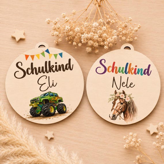 Schultütenanhänger Personalisiert aus Holz mit Namen – Geschenk zur Einschulung für Jungen & Mädchen – viele Motive zur Auswahl