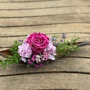 Belrosa boat with preserved rose Infinity spring wedding table decoration
