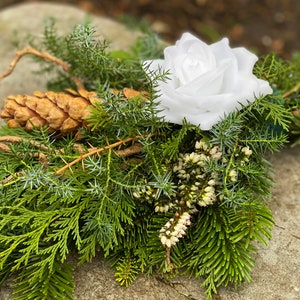 CreaFlor Home Grabschmuck Mit Wachsrose - Wetterfester Tontopf Für Die Grabpflege
