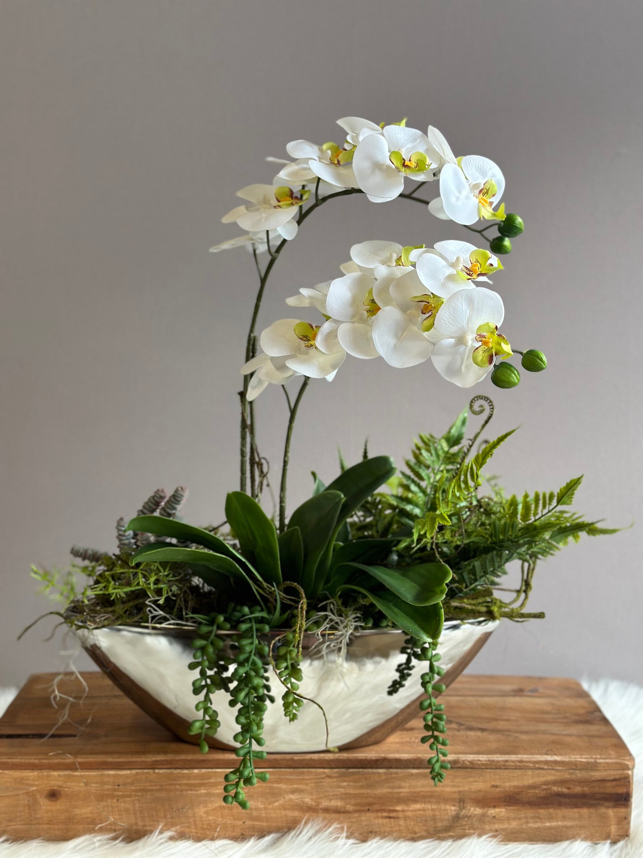 Orchideen Gesteck Seidenblumen Kunstblumen weiß elegant Silber Schale ganzjährig