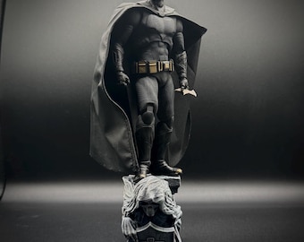 JL Death Gargoyle statue display (1:10 McFarlane)