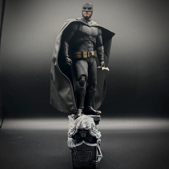 JL Death Gargoyle Statue Display (1:10 Mcfarlane) - Etsy